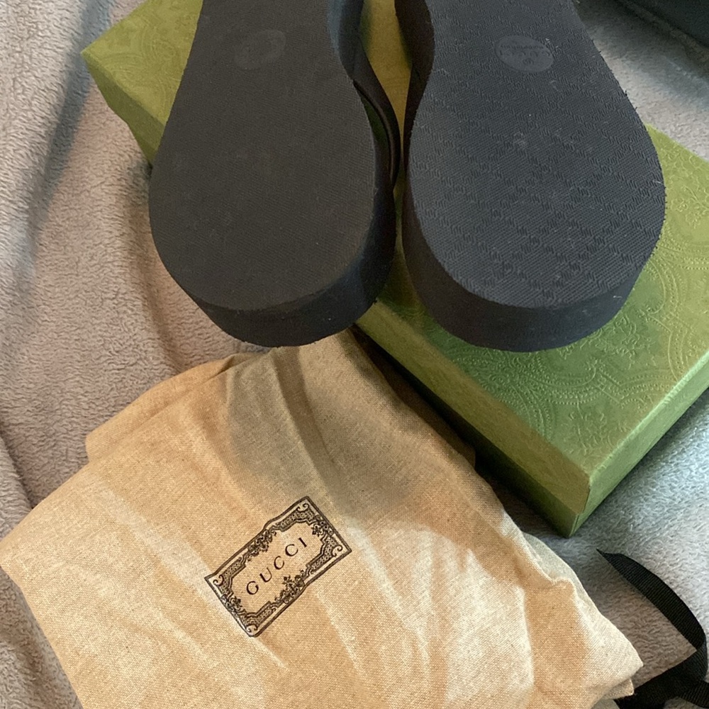 Authentic Gucci rubber Chevron platform flip-flops - Picture 7 of 8
